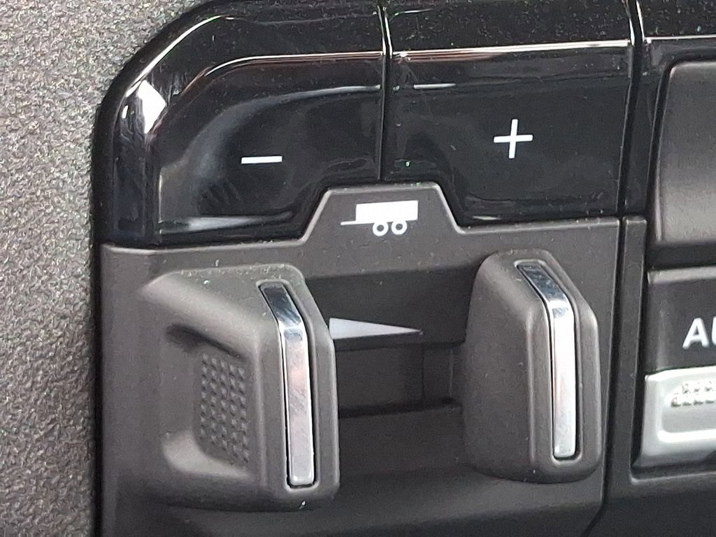 Used 2024 RAM 2500 Tradesman w/ Chrome Appearance Group image 25