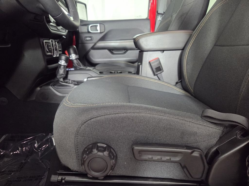 Certified 2025 Jeep Wrangler Sahara w/ Safety Group image 13