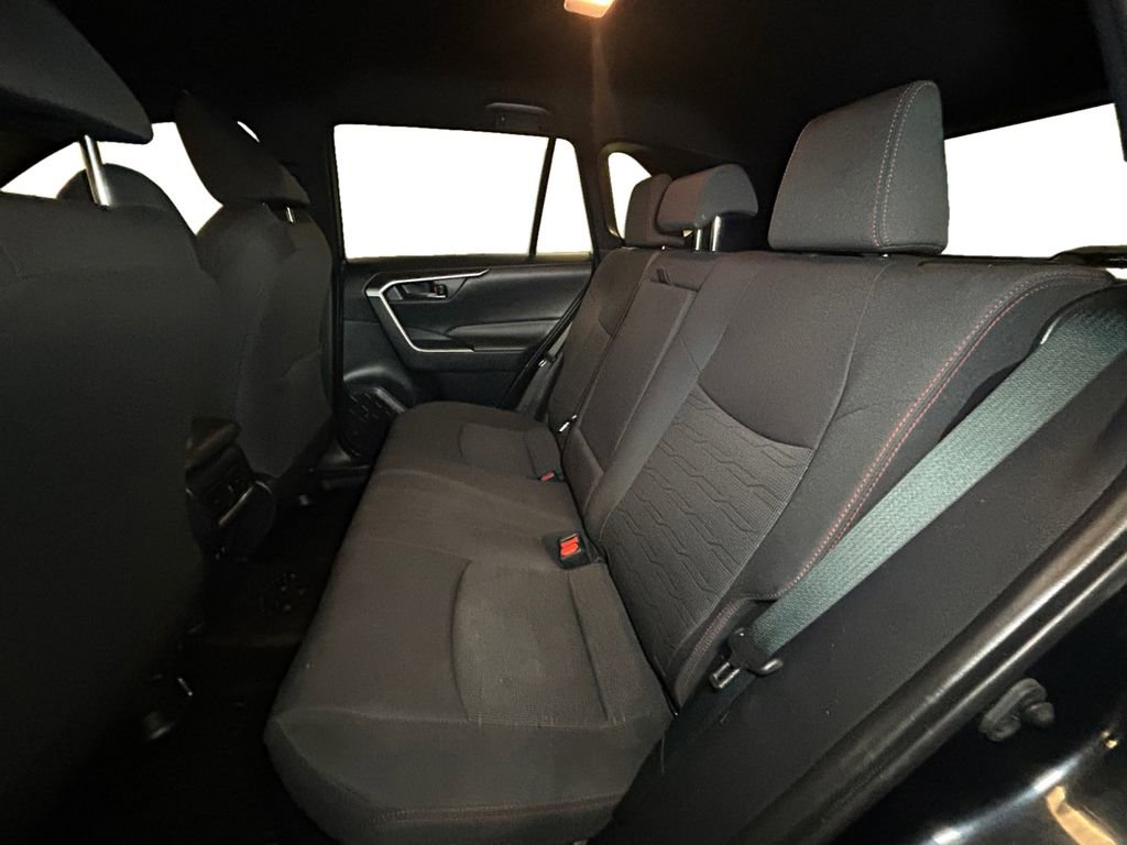 Used 2021 Toyota RAV4 SE image 13