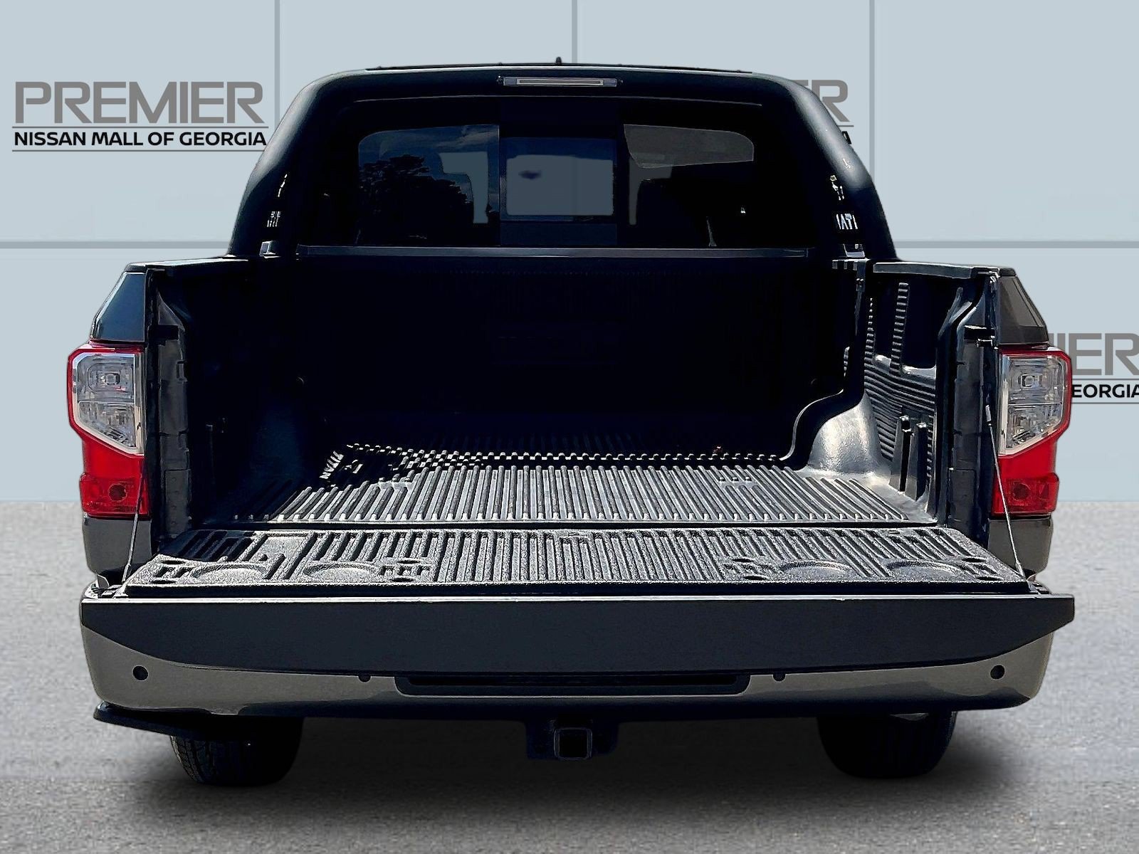 Used 2024 Nissan Titan SV w/ SV Convenience Package AWD/4WD image 9