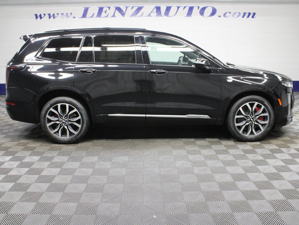 Used 2022 Cadillac XT6 Sport w/ Technology Package AWD/4WD image 2