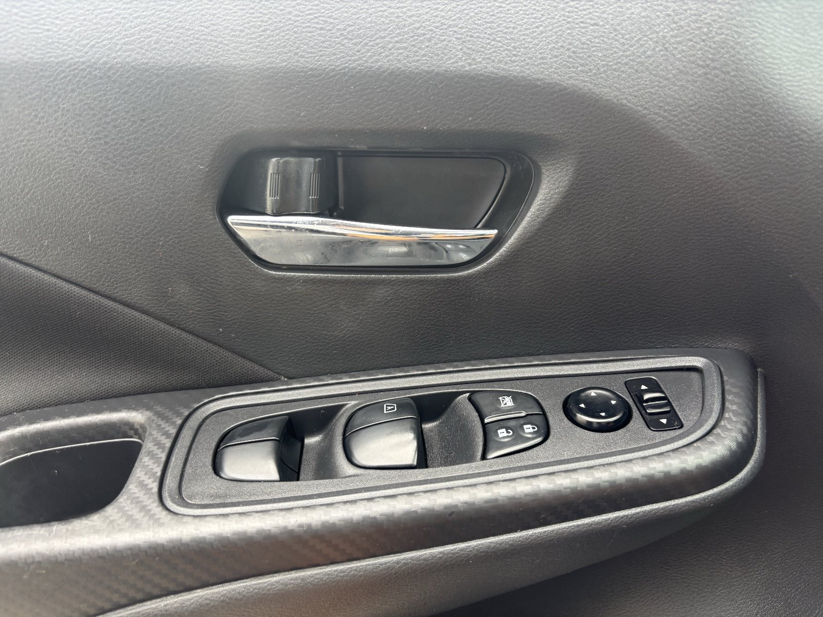 Used 2021 Nissan Versa SV FWD image 22