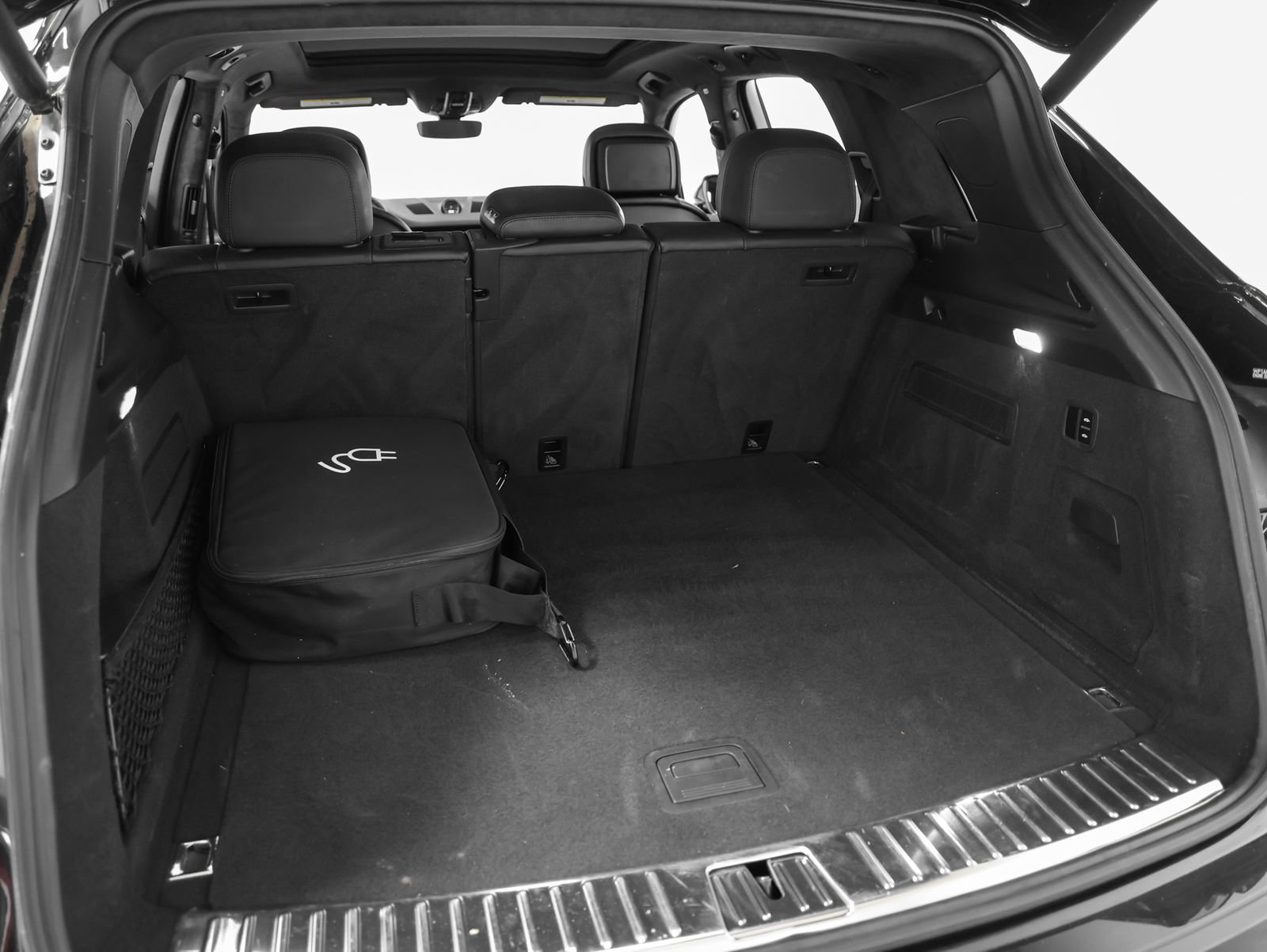 Certified 2023 Porsche Cayenne Turbo S AWD/4WD image 22