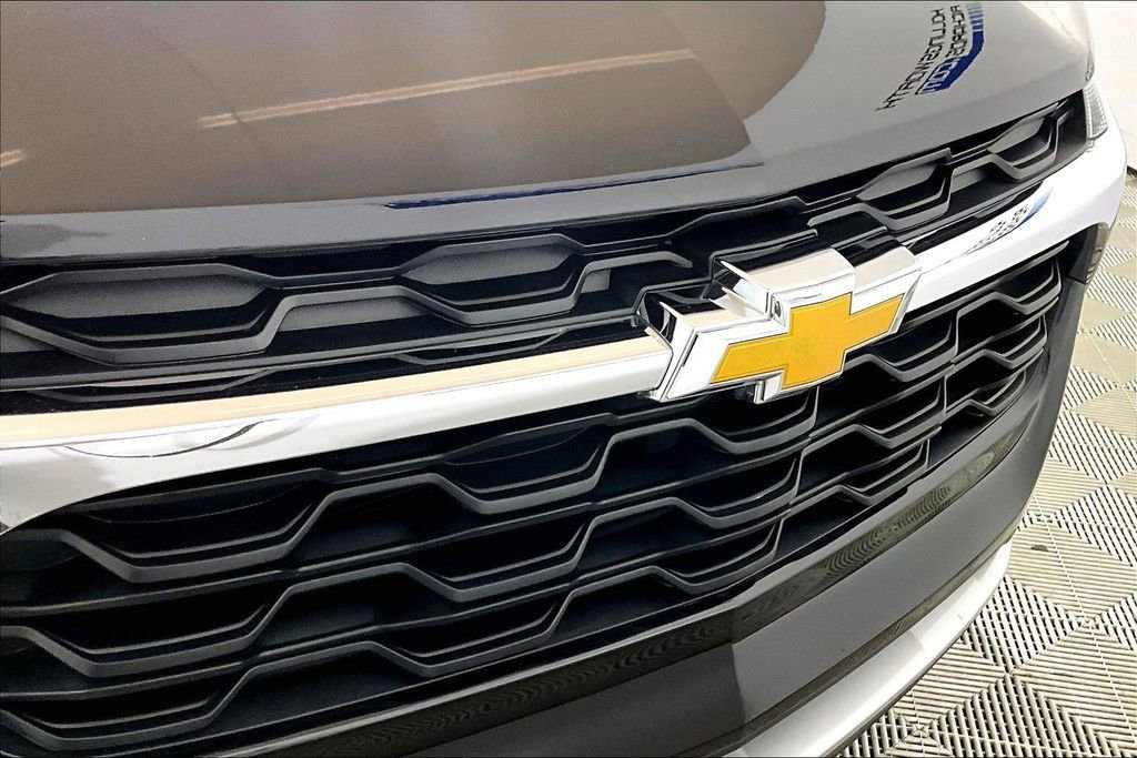 Used 2025 Chevrolet Trax LT w/ LT Convenience Package image 23