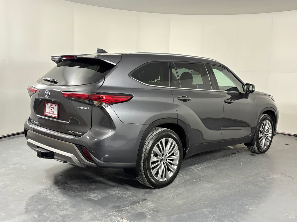 Used 2023 Toyota Highlander Platinum image 6