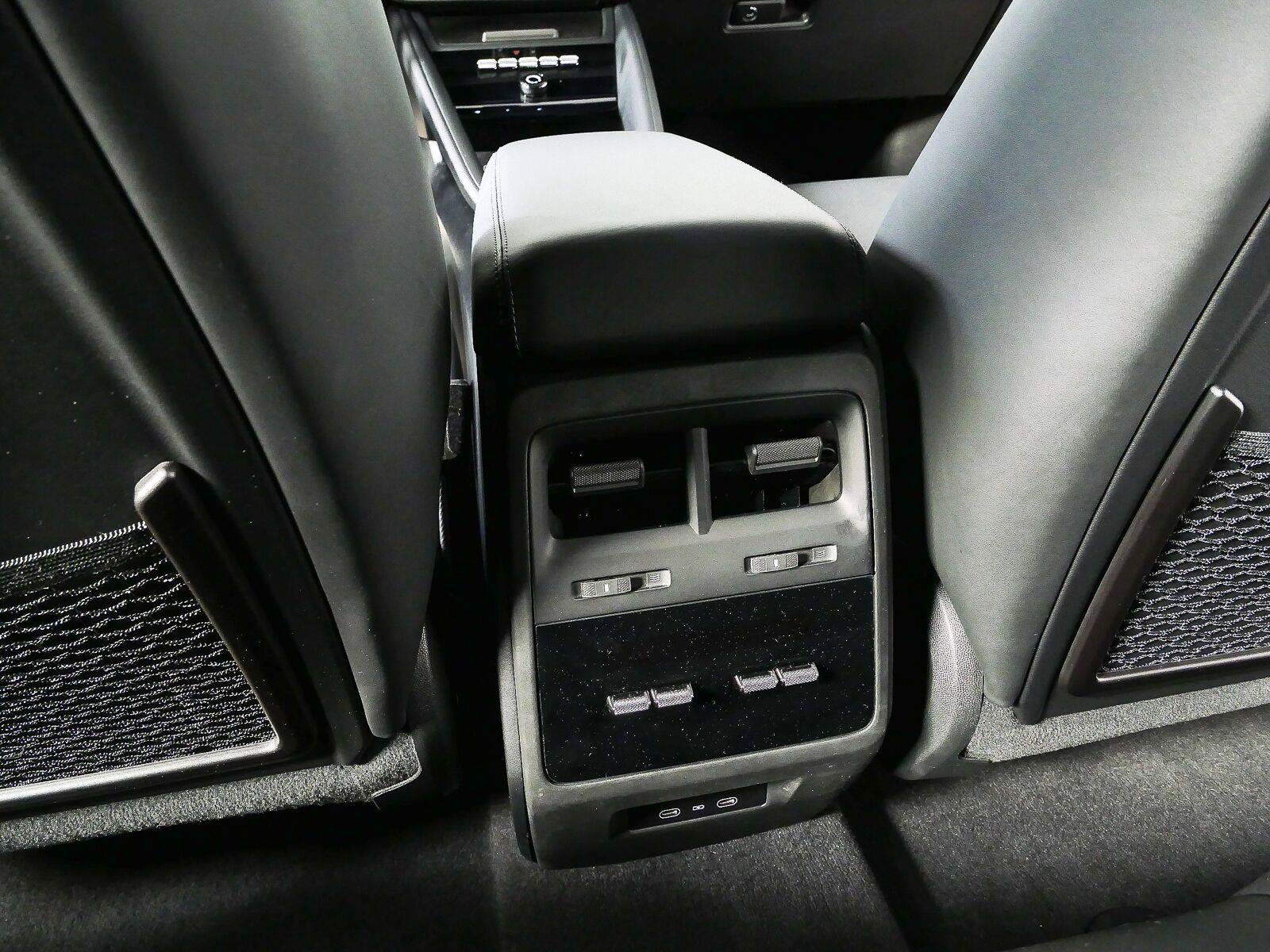 Certified 2025 Porsche Macan 4S Electric AWD/4WD image 20