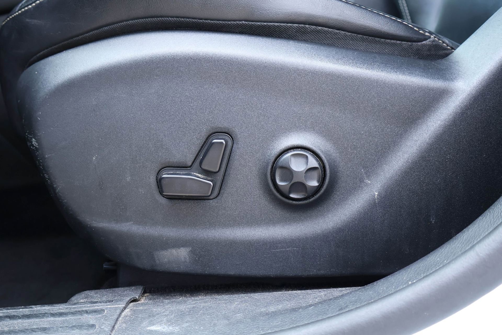 Used 2014 Jeep Cherokee Limited FWD image 24