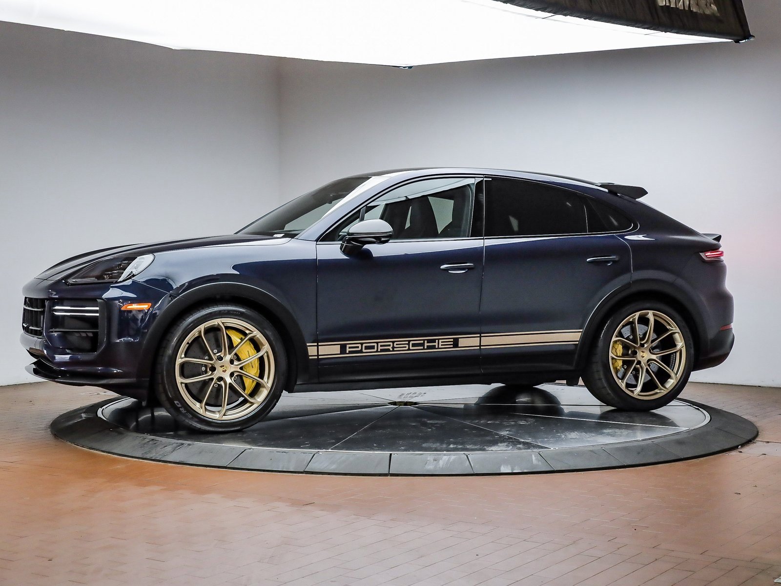 Used 2024 Porsche Cayenne Turbo GT image 2