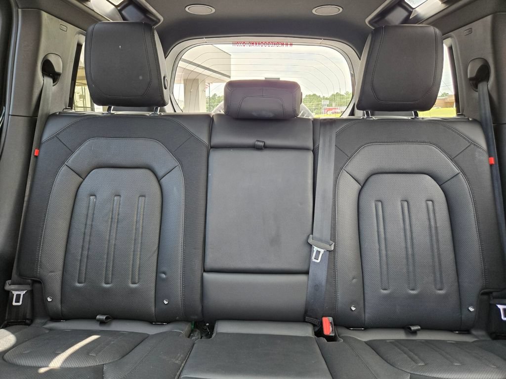 Used 2022 Land Rover Defender 110 X-Dynamic SE AWD/4WD image 11