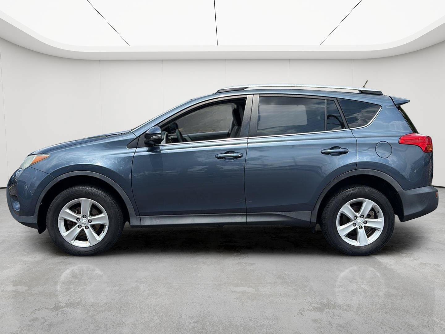 Used 2013 Toyota RAV4 XLE AWD/4WD image 26