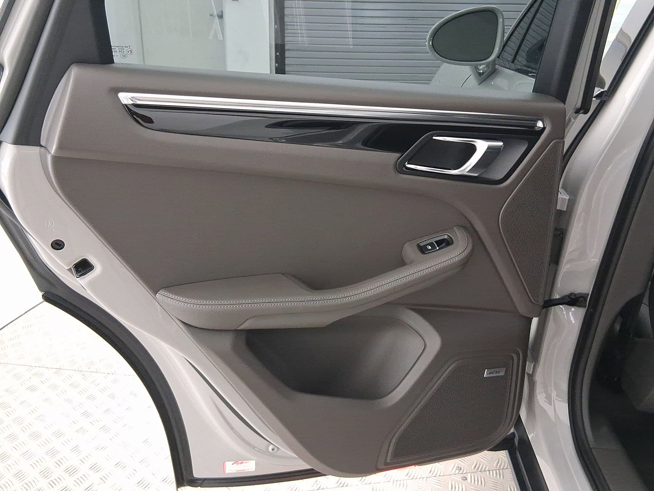 Used 2026 Porsche Macan image 32