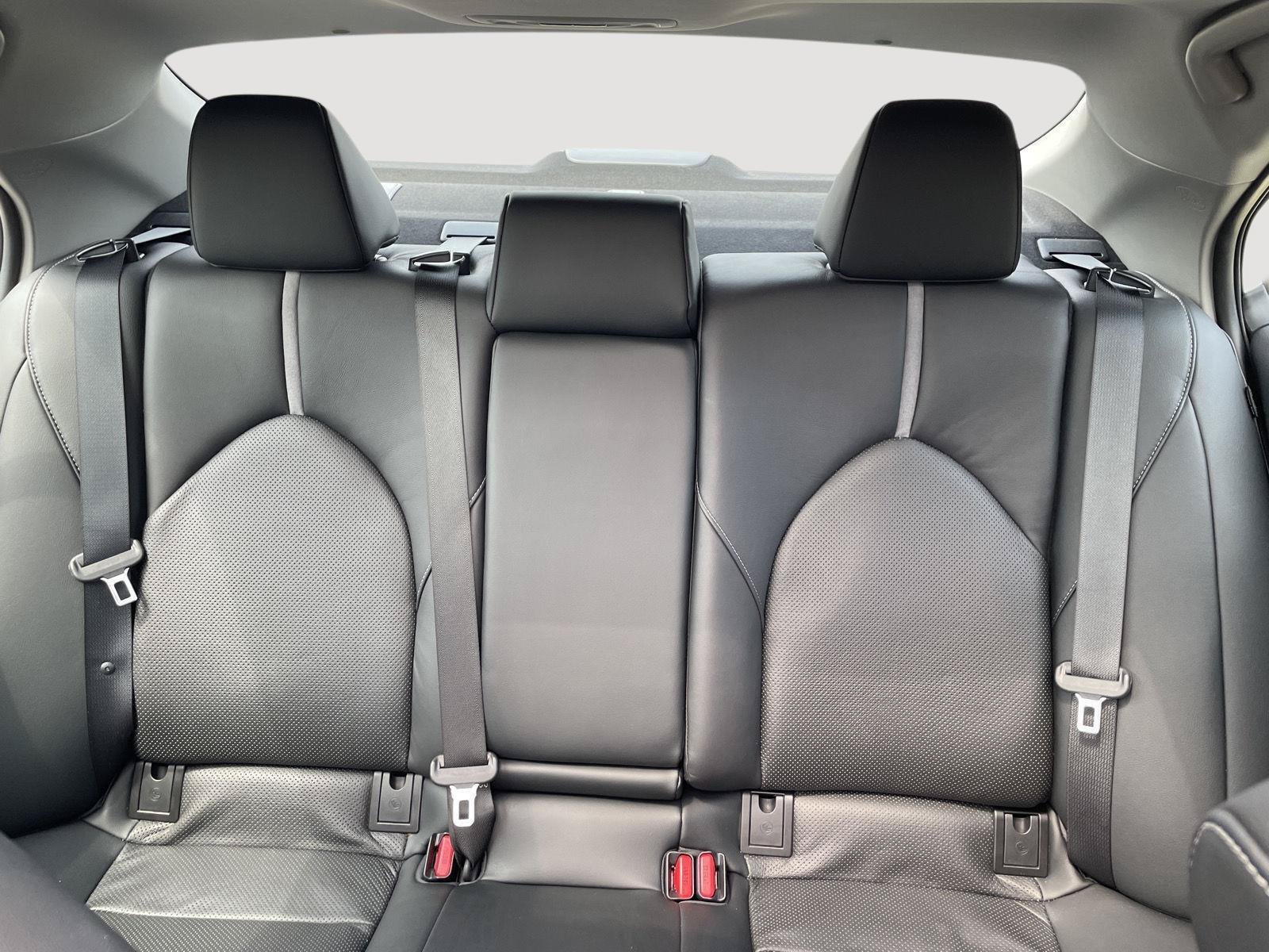 Used 2020 Toyota Camry XSE FWD image 5