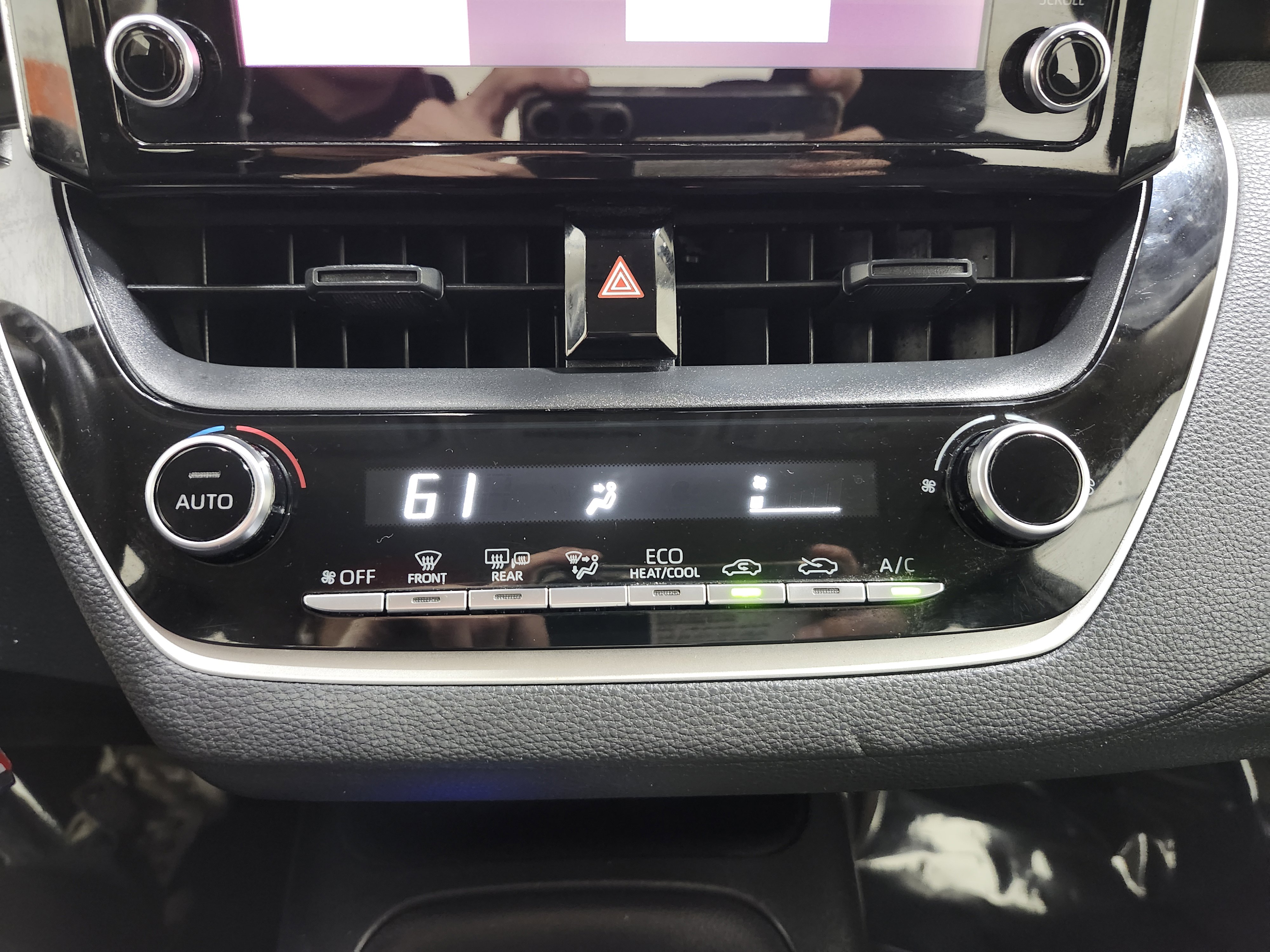 Used 2020 Toyota Corolla LE image 29