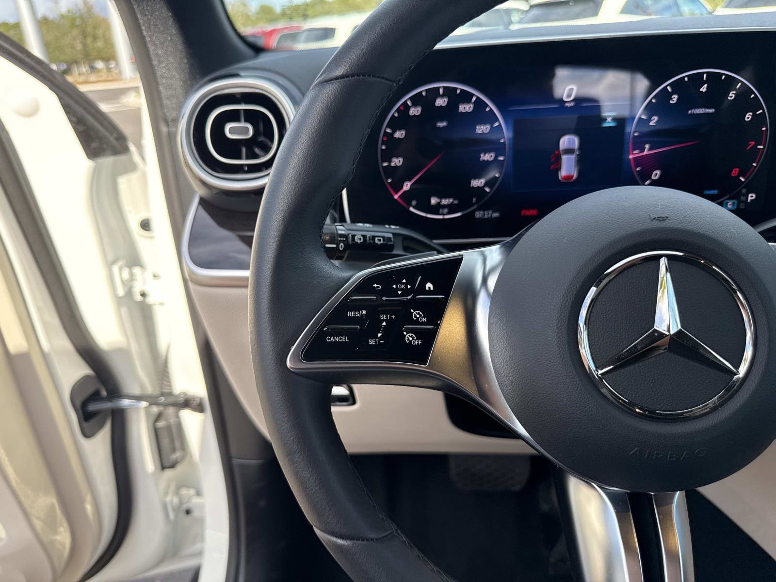 Used 2025 Mercedes-Benz GLC 300 image 30