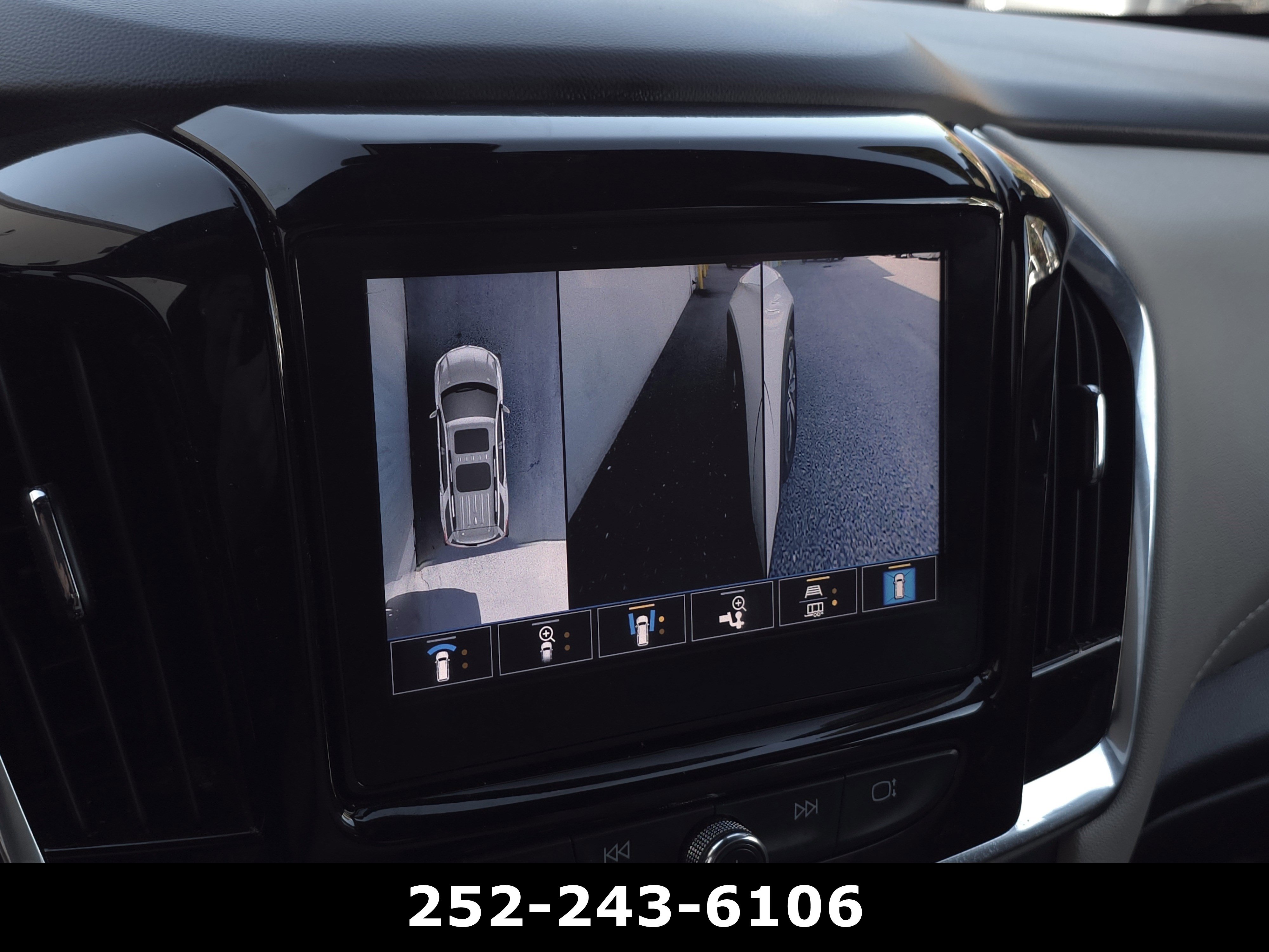 Used 2023 Chevrolet Traverse LT w/ LT Premium Package image 24