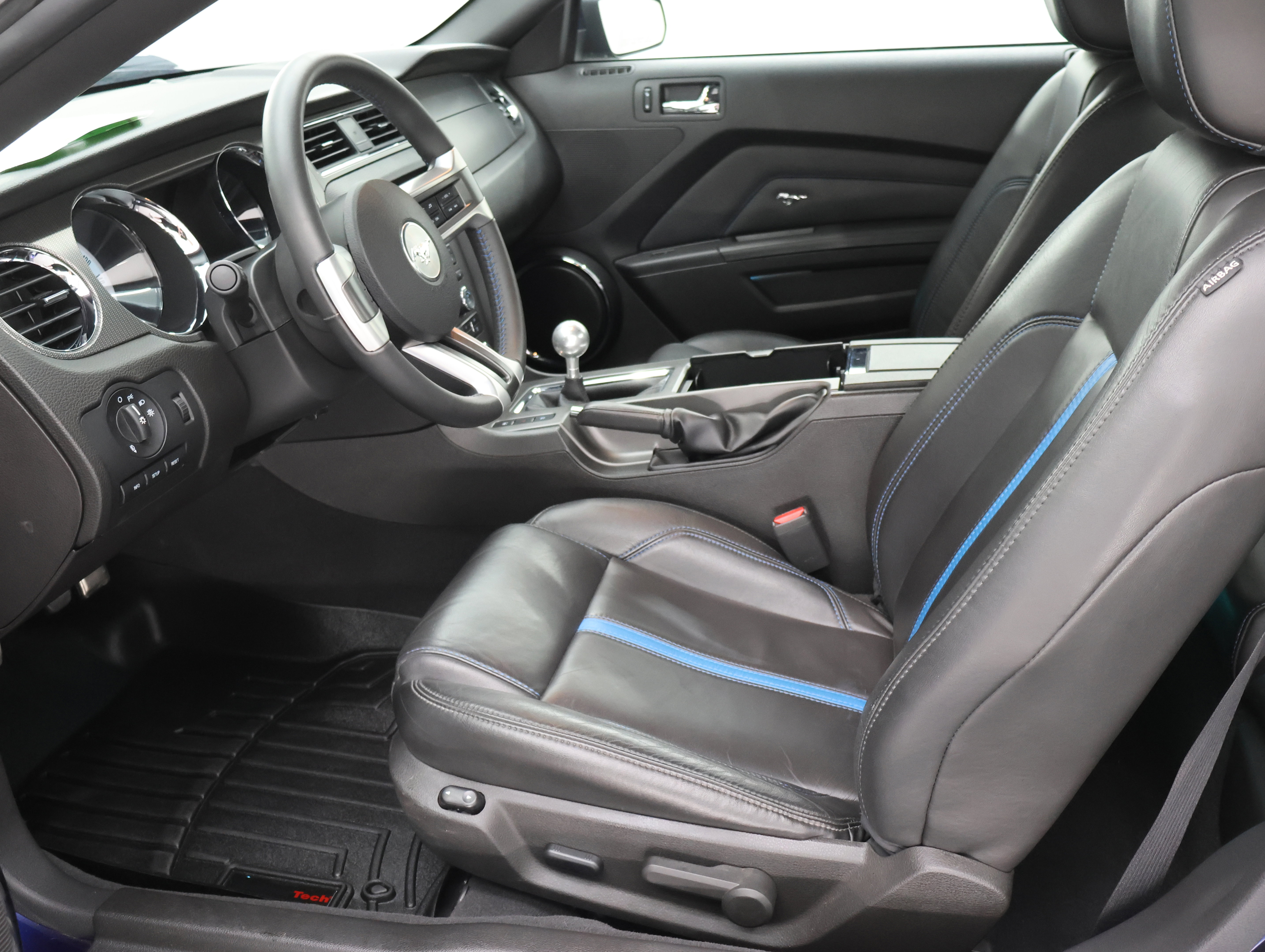 Used 2010 Ford Mustang GT Premium RWD image 8