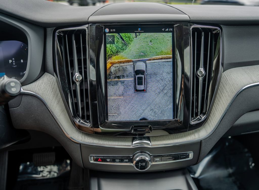 Used 2025 Volvo XC60 B5 Plus AWD/4WD image 10