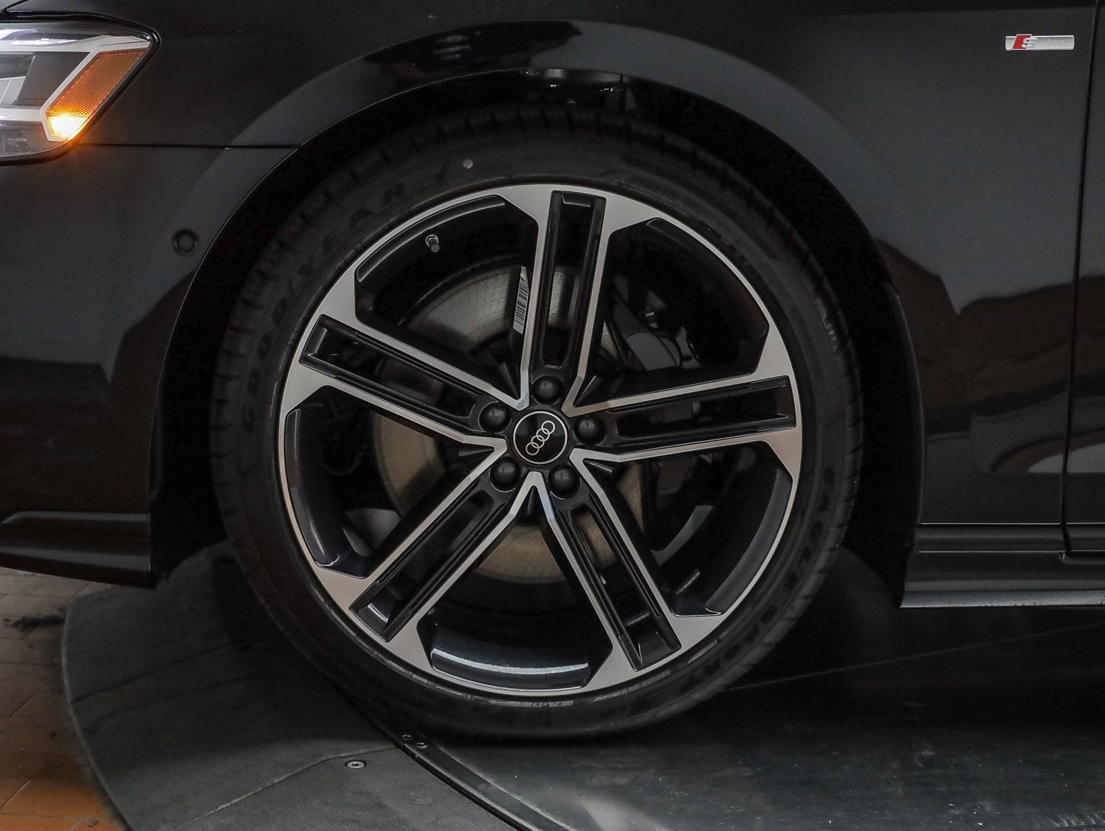 New 2025 Audi A8 L 3.0T image 13