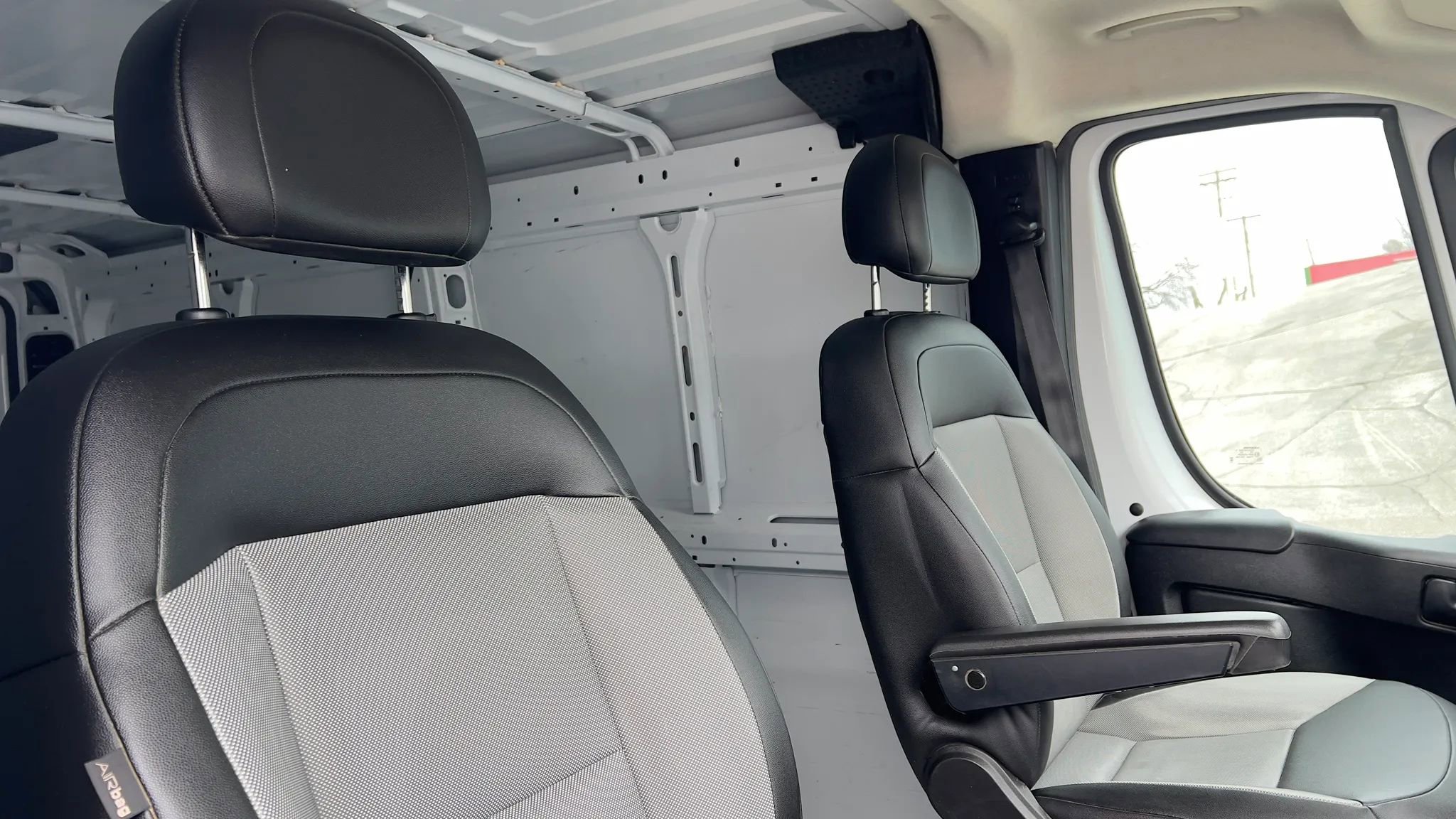 Used 2025 RAM ProMaster 2500 w/ Convenience Group FWD image 21