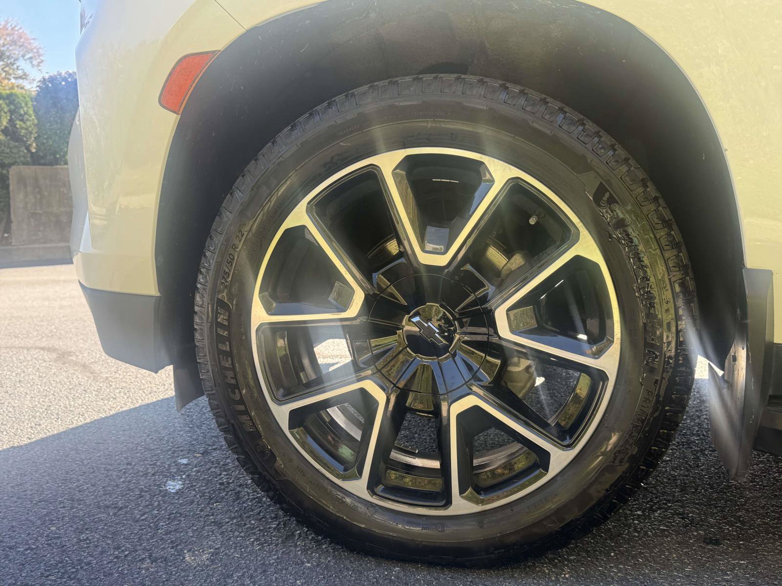 Used 2022 Chevrolet Suburban RST w/ Sport Performance Package RWD image 10