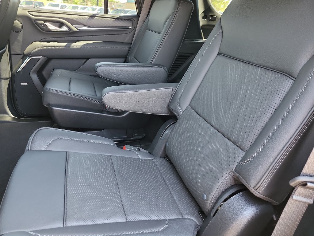 Used 2024 GMC Yukon Denali w/ Advanced Technology Package AWD/4WD image 15