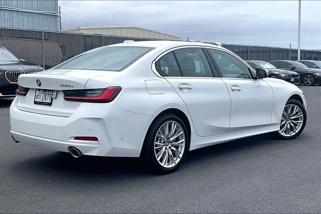Used 2024 BMW 330e w/ Convenience Package RWD image 2