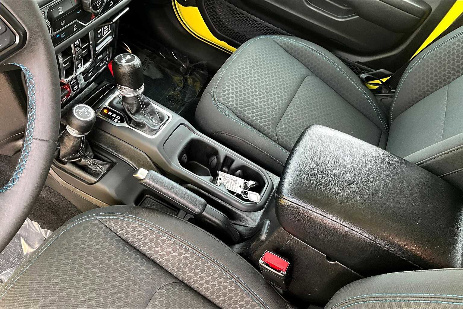 Used 2024 Jeep Wrangler Unlimited Rubicon 4xe image 16