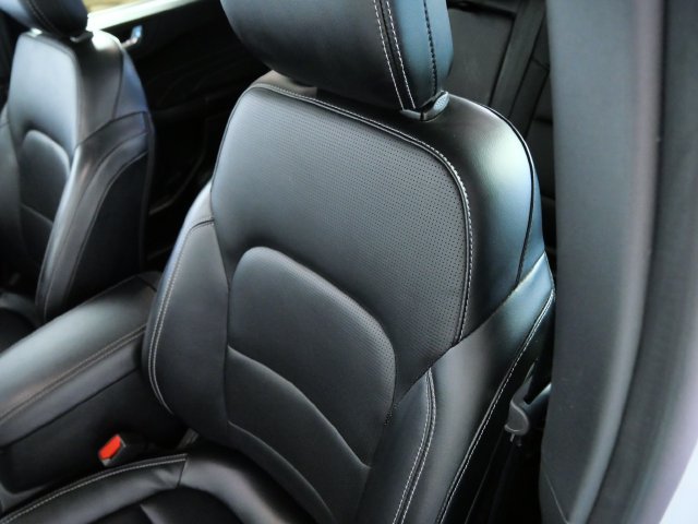 Certified 2025 Ford Escape Platinum AWD/4WD image 17