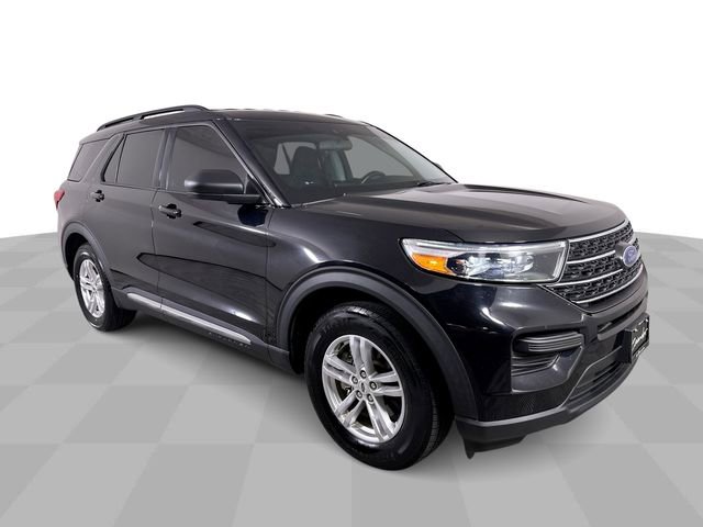 Used 2022 Ford Explorer XLT image 2