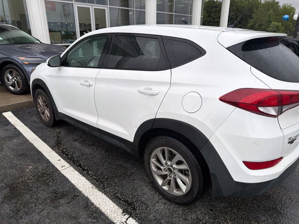 Used 2018 Hyundai Tucson SE w/ Cargo Package FWD image 3