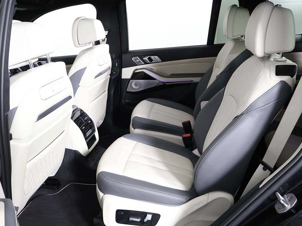 Used 2024 BMW ALPINA XB7 AWD/4WD image 42
