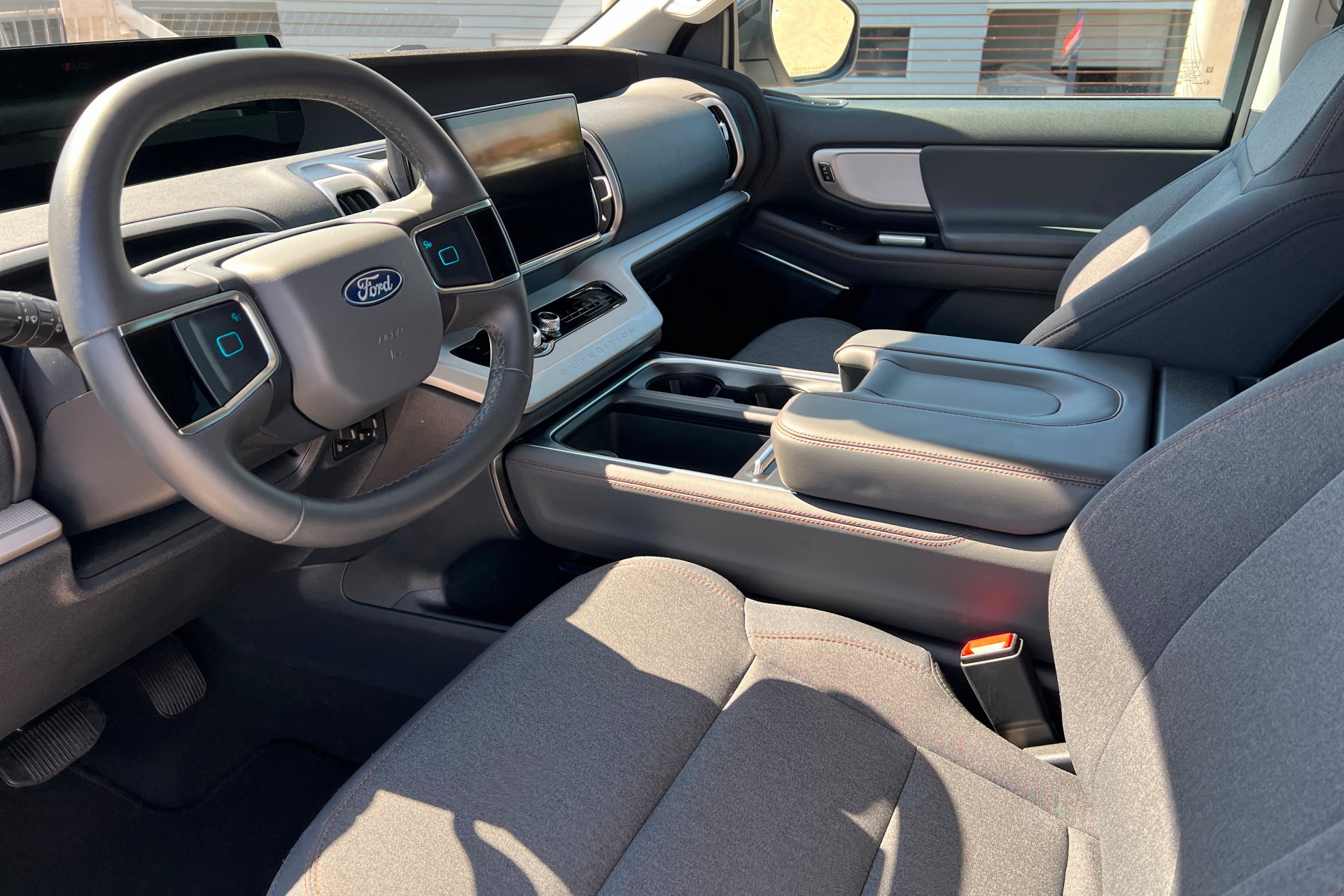 Used 2025 Ford Expedition Active AWD/4WD image 16
