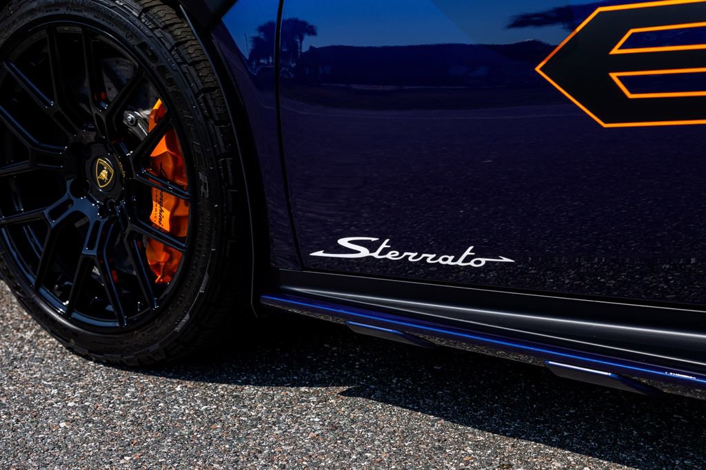 Used 2023 Lamborghini Huracan Sterrato image 19