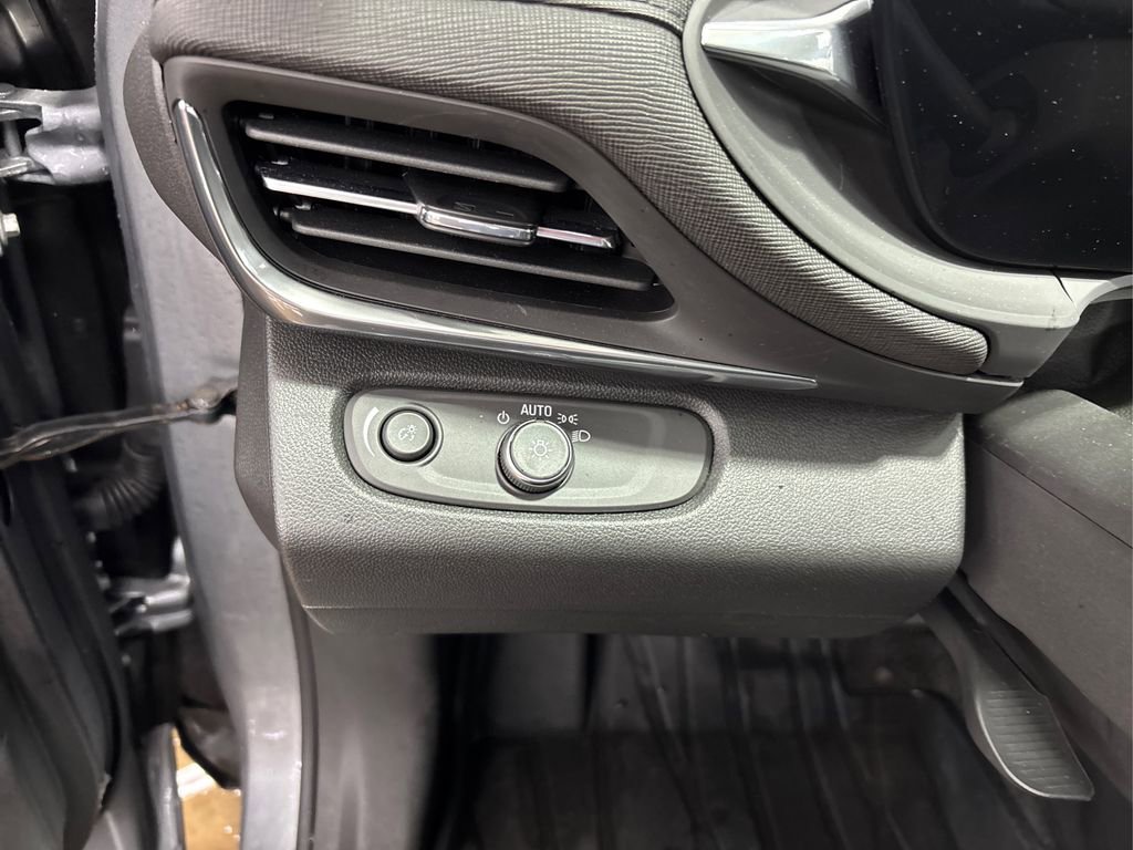 Used 2024 Buick Envista Preferred image 24