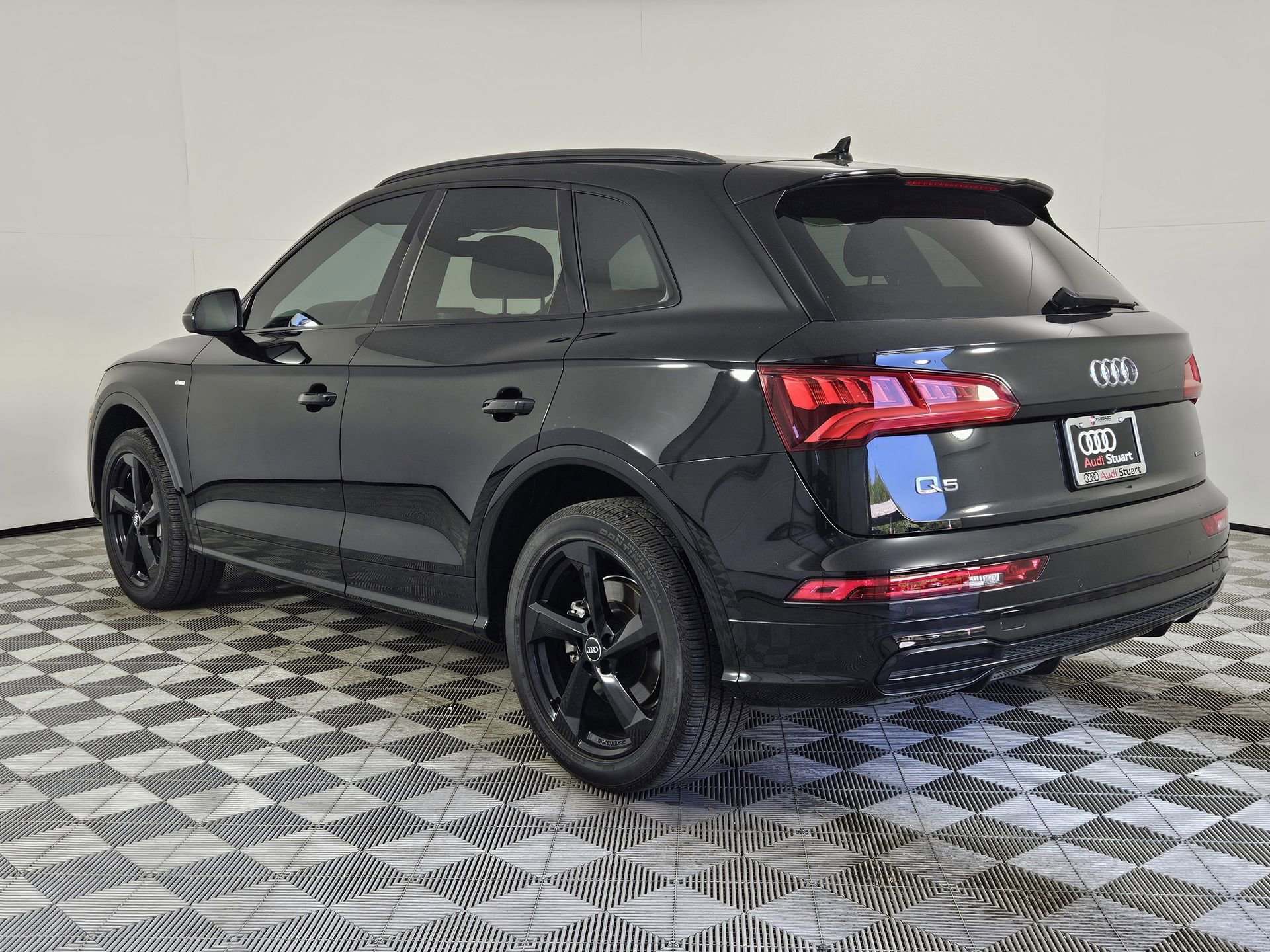 Used 2020 Audi Q5 2.0T Titanium Premium Plus w/ Premium Plus Package AWD/4WD image 5