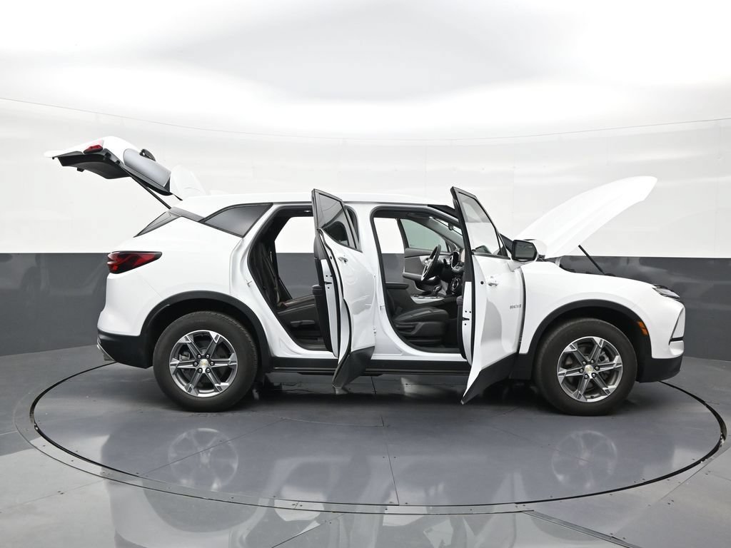 Used 2023 Chevrolet Blazer LT FWD image 29