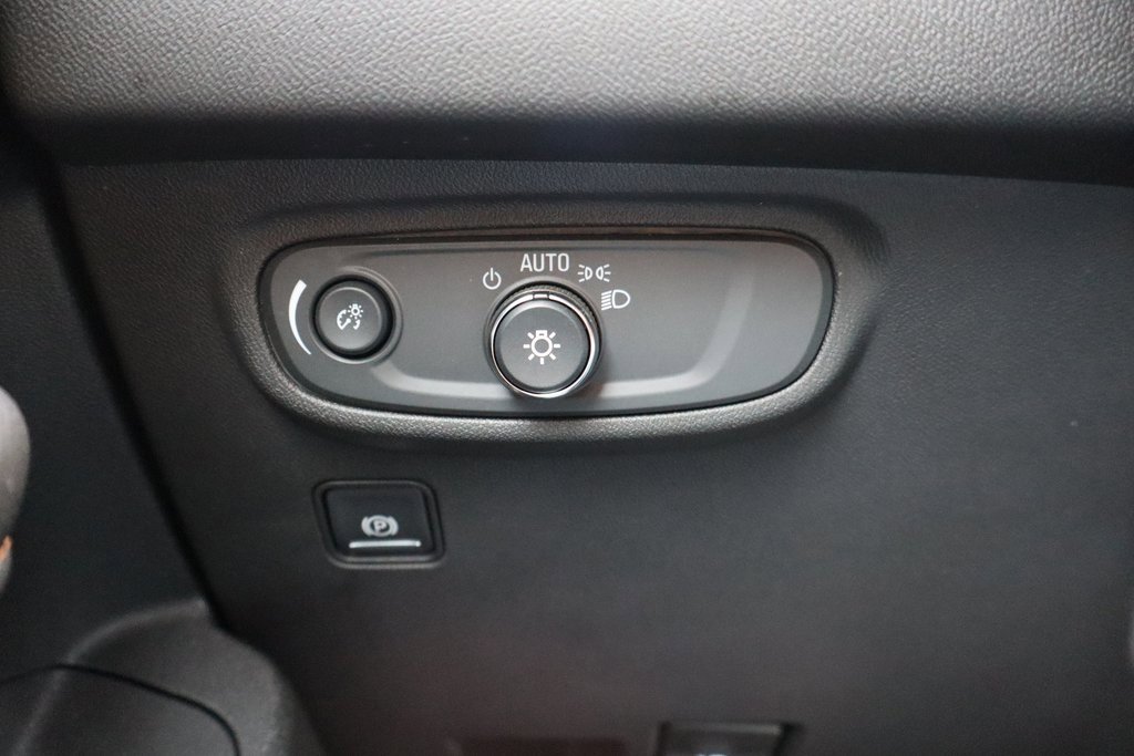 Used 2020 GMC Terrain SLE w/ Driver Convenience Package image 12