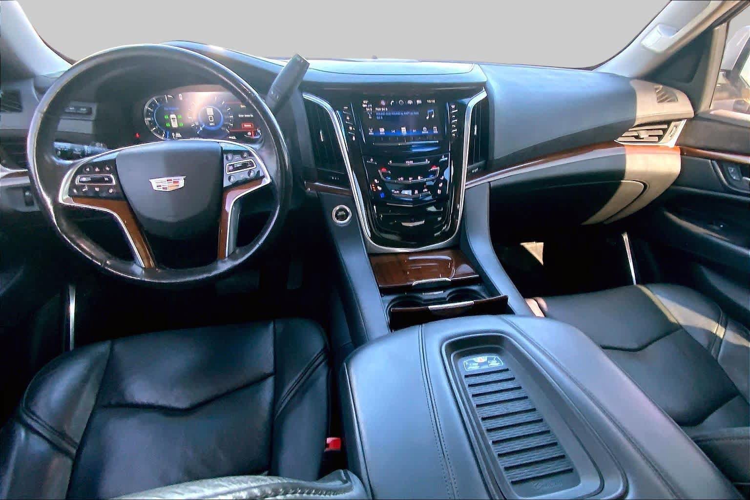Used 2020 Cadillac Escalade Premium Luxury RWD image 16