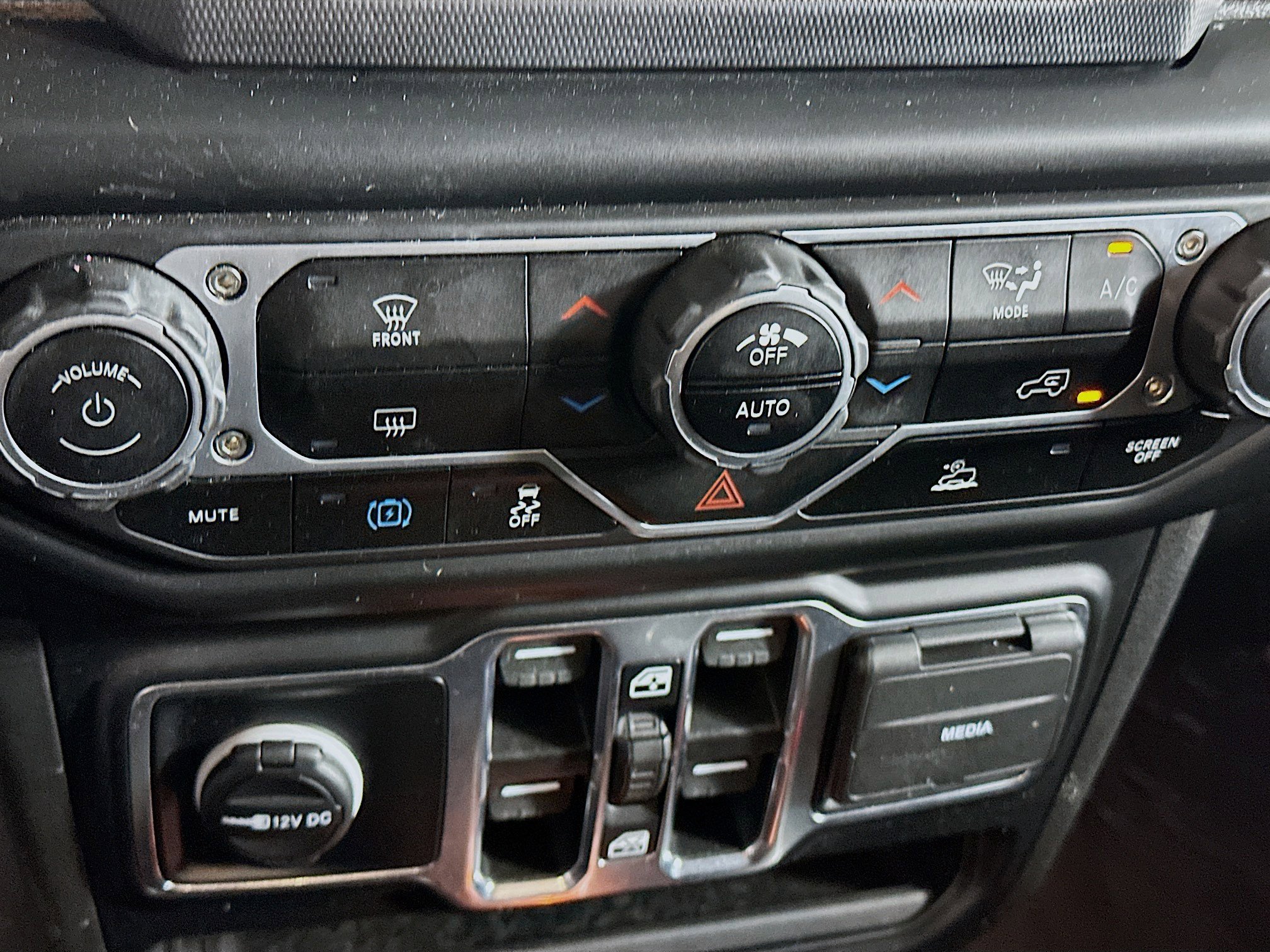 Used 2023 Jeep Wrangler Unlimited w/ Convenience Group image 23