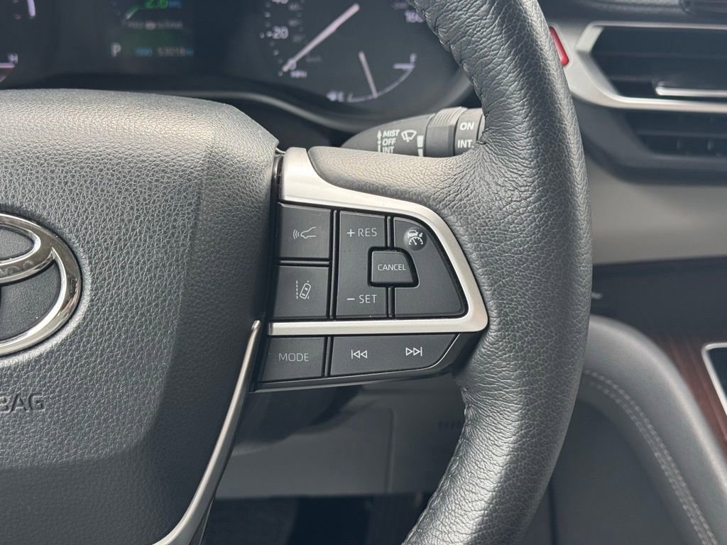 Certified 2023 Toyota Sienna XLE FWD image 33