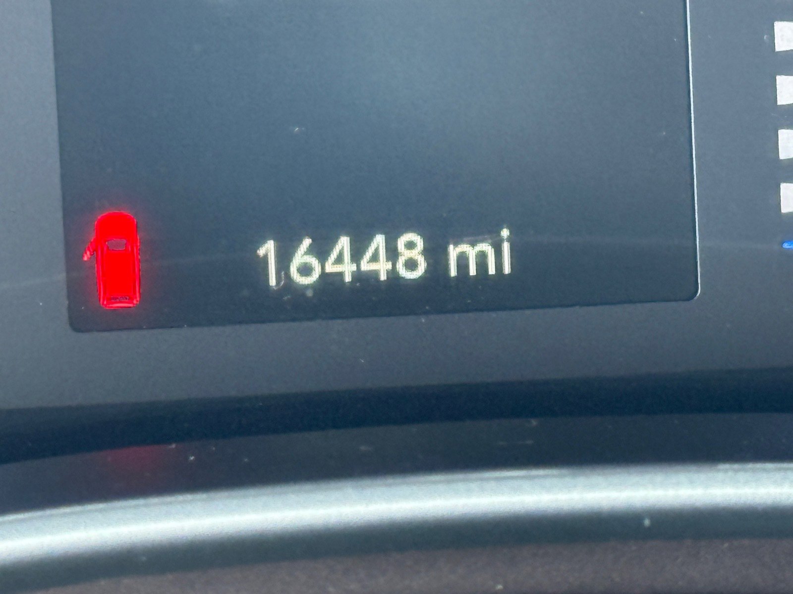 Used 2022 Chrysler Voyager LX image 16