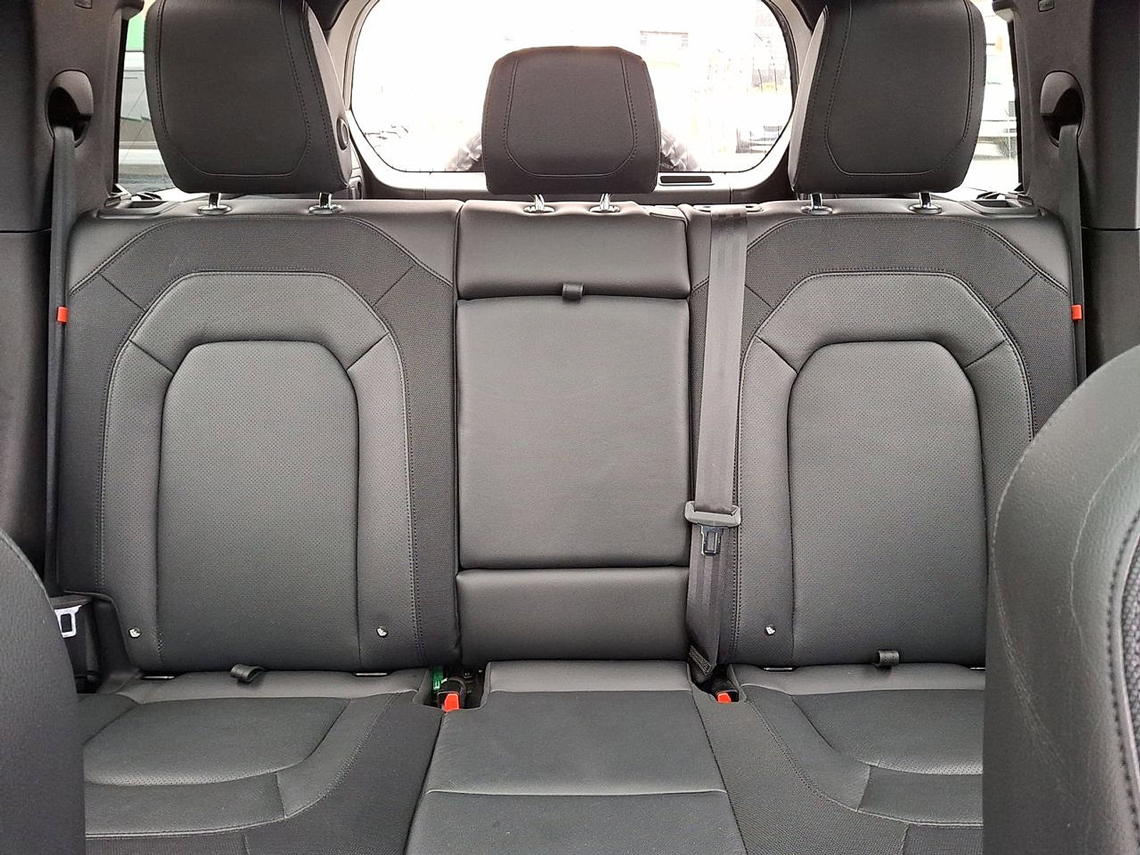 Certified 2023 Land Rover Defender 110 X-Dynamic SE image 13