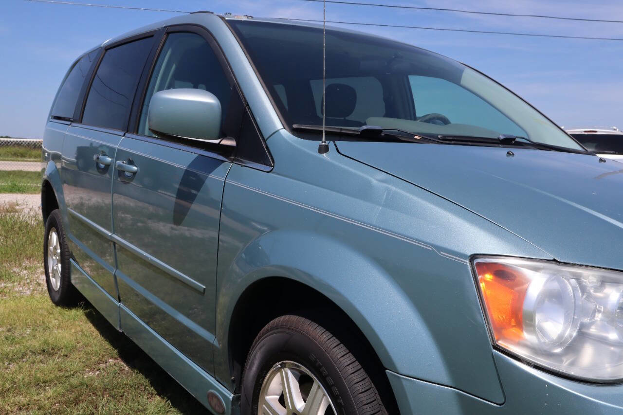 Used 2008 Chrysler Town & Country Touring image 18