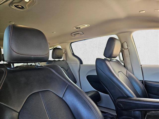 Used 2020 Chrysler Pacifica Touring-L image 24