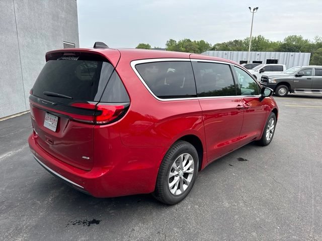 Used 2027 Chrysler Pacifica Select AWD/4WD image 12
