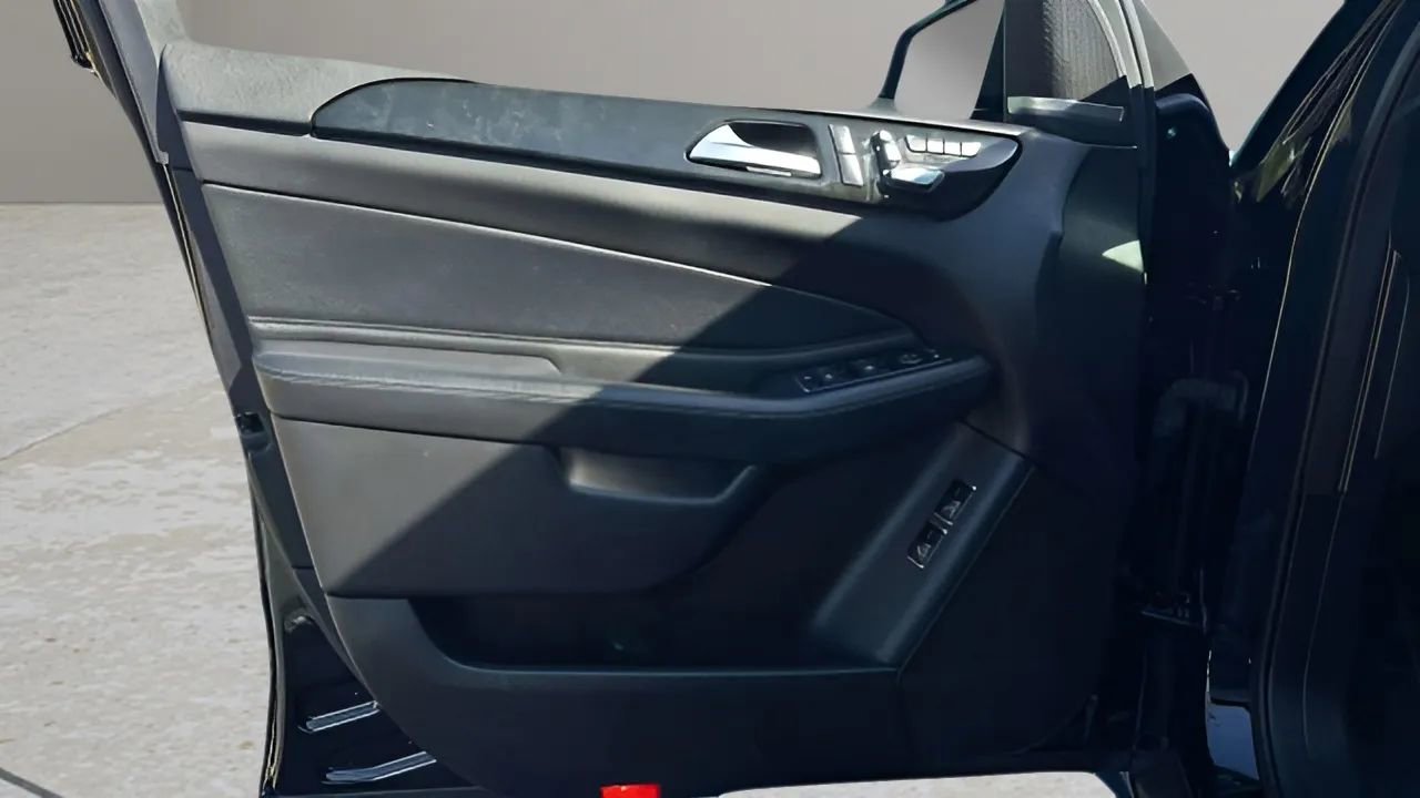 Used 2017 Mercedes-Benz GLS 450 4MATIC image 26