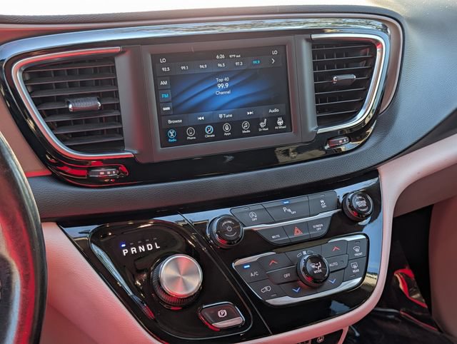 Used 2019 Chrysler Pacifica Touring Plus w/ Tire & Wheel Group FWD image 17