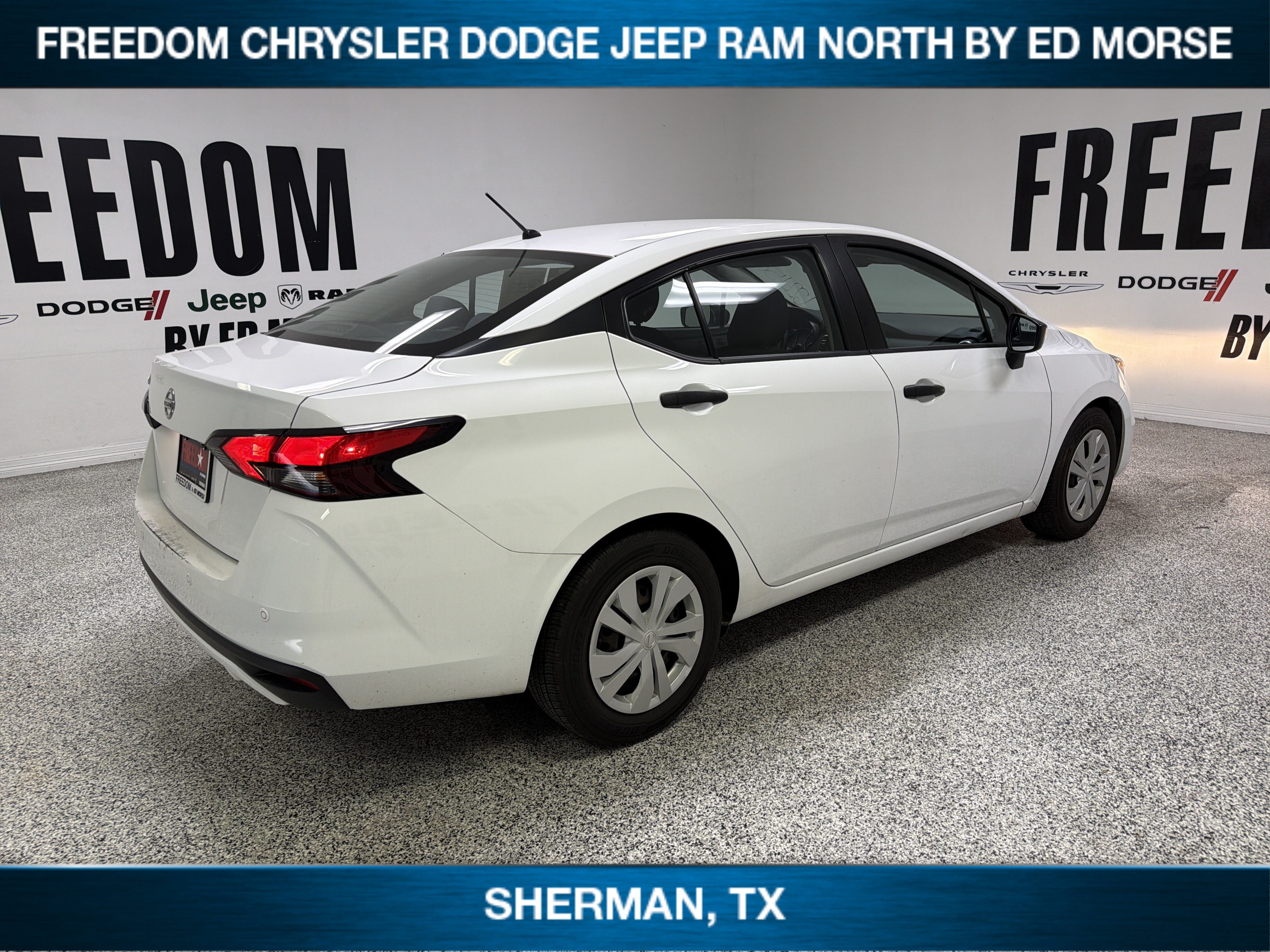 Used 2022 Nissan Versa S FWD image 5