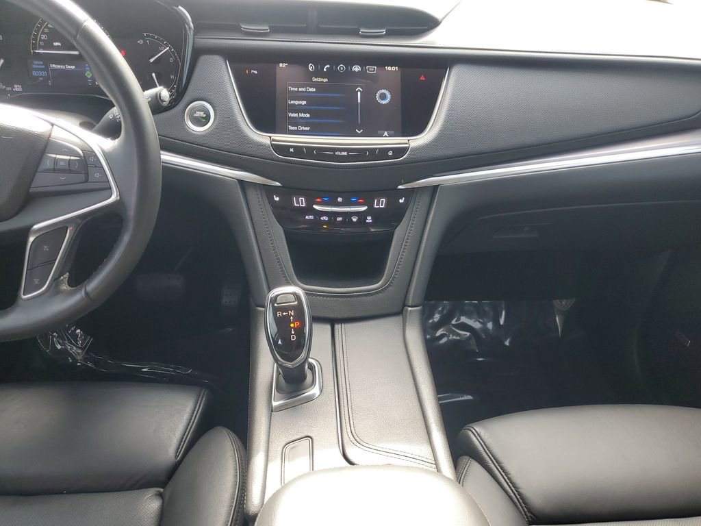 Used 2017 Cadillac XT5 Luxury w/ Driver Awareness Package image 18