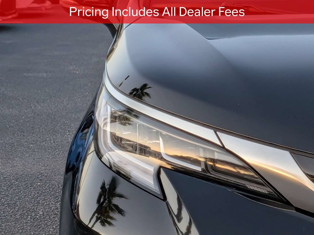 Certified 2023 Toyota Sienna Limited FWD image 11